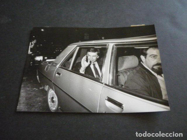 Fotografia antica: MADRID VOTACIONES ELECCIONES FELIPE GONZALEZ RESULTADOS ANTIGUA FOTOGRAFIA ORIGINAL 18 X 13 CM