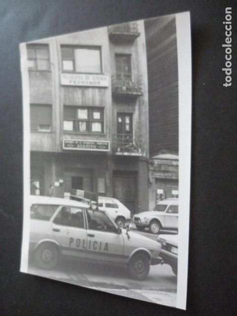 Antique Photography: PORTUGALETE VIZCAYA ESCENA URBANA COCHE POLICIA ANTIGUA FOTOGRAFIA ORIGINAL 18 X 24 CM