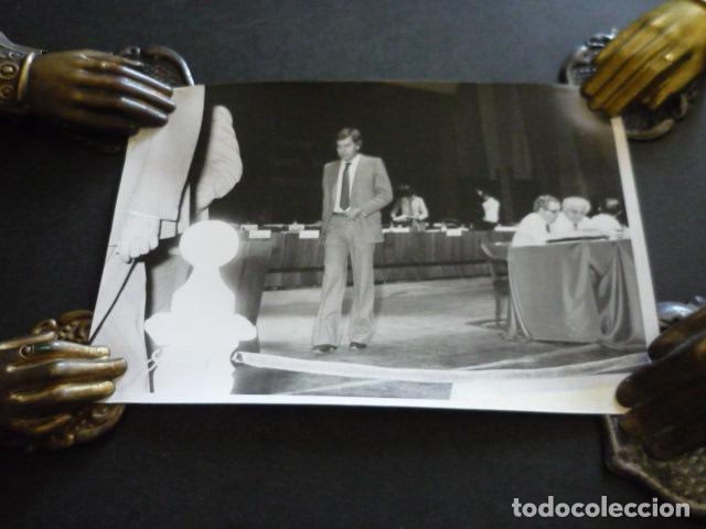 Fotografia antiga: MADRID CONGRESO PSOE 1981 ANTIGUA FOTOGRAFIA ORIGINAL 18 X 13 CM