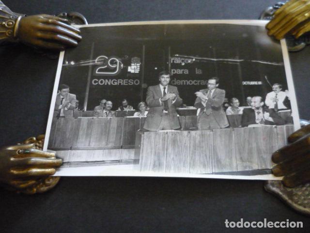 Alte Fotografie: MADRID CONGRESO PSOE 1981 ANTIGUA FOTOGRAFIA ORIGINAL 18 X 13 CM