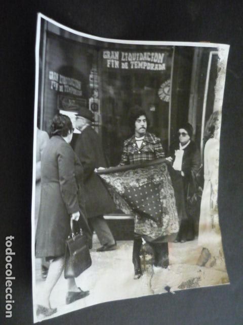 Fotografia antiga: MADRID VENDEDOR AMBULANTE ANTIGUA FOTOGRAFIA ORIGINAL 18 X 22 CM