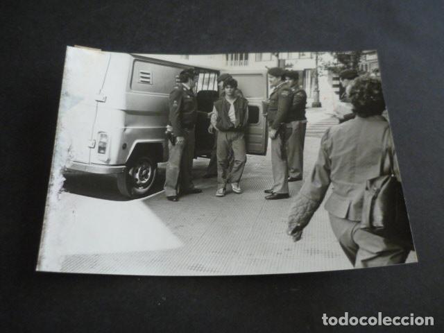 Alte Fotografie: VALENCIA DETENCION JOVEN 18 A&Ntilde;OS ANTIGUA FOTOGRAFIA ORIGINAL 18 X 13 CM