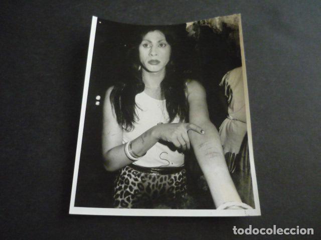 Fotografia antica: MADRID TRAVESTI TRANSEXUAL HACIENDO LA CALLE ANTIGUA FOTOGRAFIA ORIGINAL 13 X 16 CM