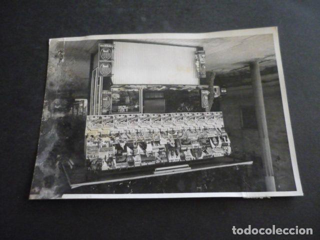 Fotografia antica: VALENCIA KIOSCO DE PRENSA DE VICENTE SAVOLL ANTIGUA FOTOGRAFIA ORIGINAL 13 X 18 CM