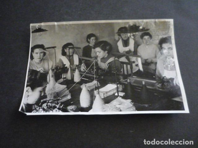Fotografia antiga: TEJEDORAS ANTIGUA FOTOGRAFIA ORIGINAL 18 X 12 CM