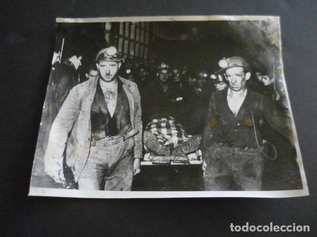 Fotografia antica: ASTURIAS ACCIDENTE EN MINA MINEROS ANTIGUA FOTOGRAFIA ORIGINAL 18 X 24 CM