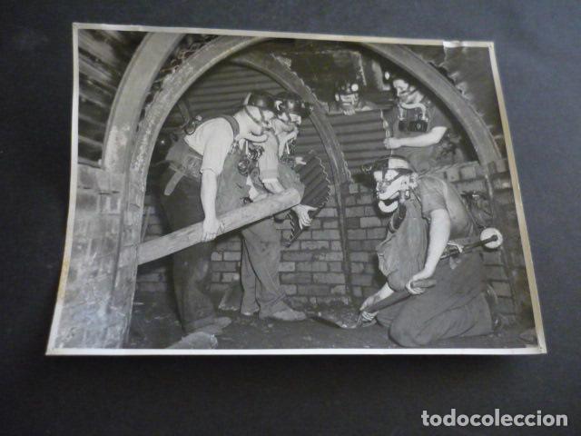 Alte Fotografie: MINA MINEROS TRABAJANDO ANTIGUA FOTOGRAFIA ORIGINAL 18 X 24 CM