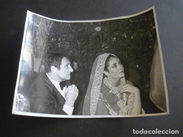 Fotografia antica: ELISABETH TAYLOR EN EL FESTIVAL DE CINE DE SAN SEBASTIAN ANTIGUA FOTOGRAFIA ORIGINAL 18 X 24 CM