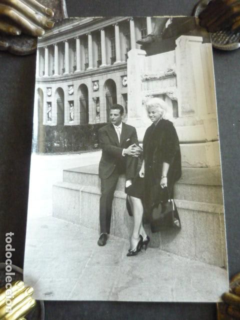 Antique Photography: MADRID DIANA DORS ACTRIZ CON ALFREDO KRAUS ANTIGUA FOTOGRAFIA ORIGINAL 18 X 13 CM