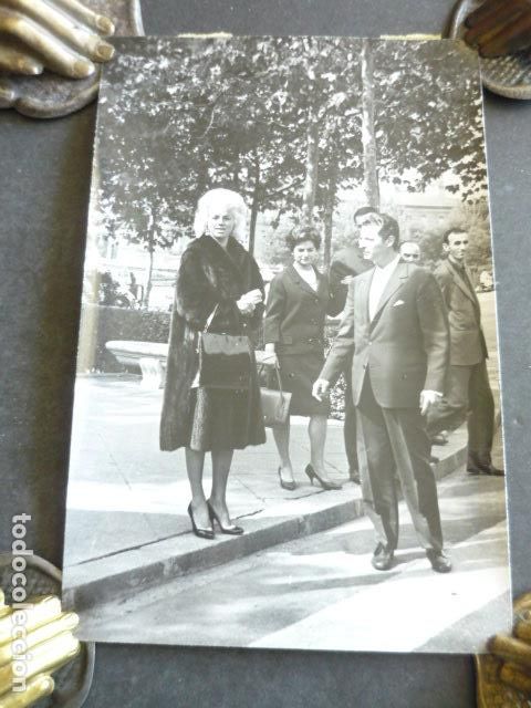 Fotografia antiga: MADRID DIANA DORS ACTRIZ CON ALFREDO KRAUS ANTIGUA FOTOGRAFIA ORIGINAL 18 X 13 CM