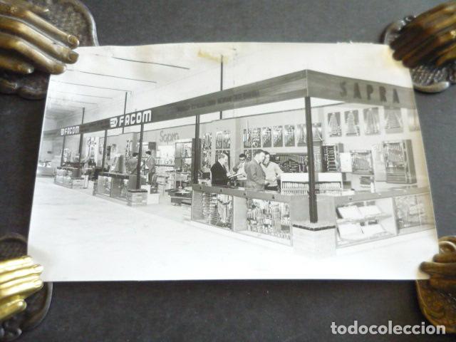Fotografia antica: BARCELONA XXXV FERIA INTERNACIONAL DE MUESTRAS STAND FACOM ANTIGUA FOTOGRAFIA ORIGINAL 18 X 13 CM