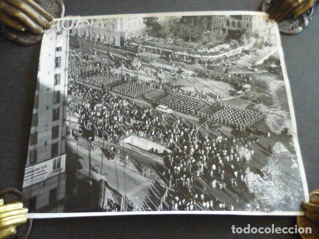 Fotografia antiga: MADRID ENTIERRO DE CARRERO BLANCO ANTIGUA FOTOGRAFIA ORIGINAL 18 X 21 CM