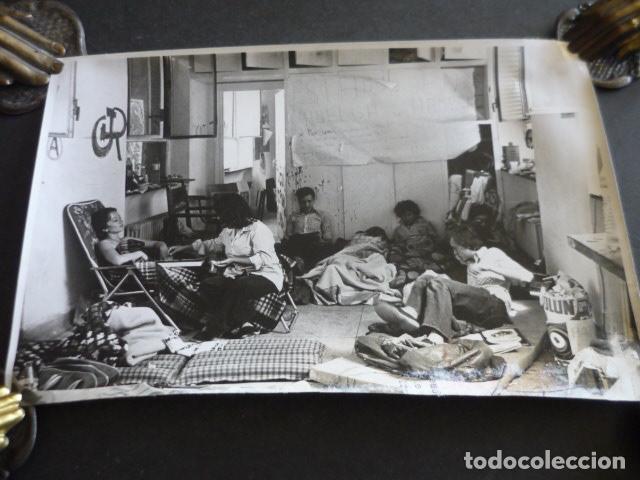Fotografia antiga: MADRID FACULTAD DE MEDICINA HUELGUISTAS ANTIGUA FOTOGRAFIA ORIGINAL 16 X 24 CM