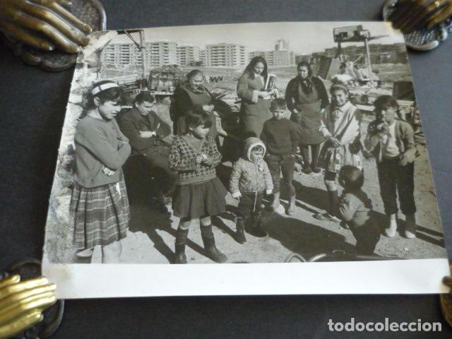 Fotografia antiga: MADRID POBLADOS CHABOLISTAS ANTIGUA FOTOGRAFIA ORIGINAL 18 X 24 CM