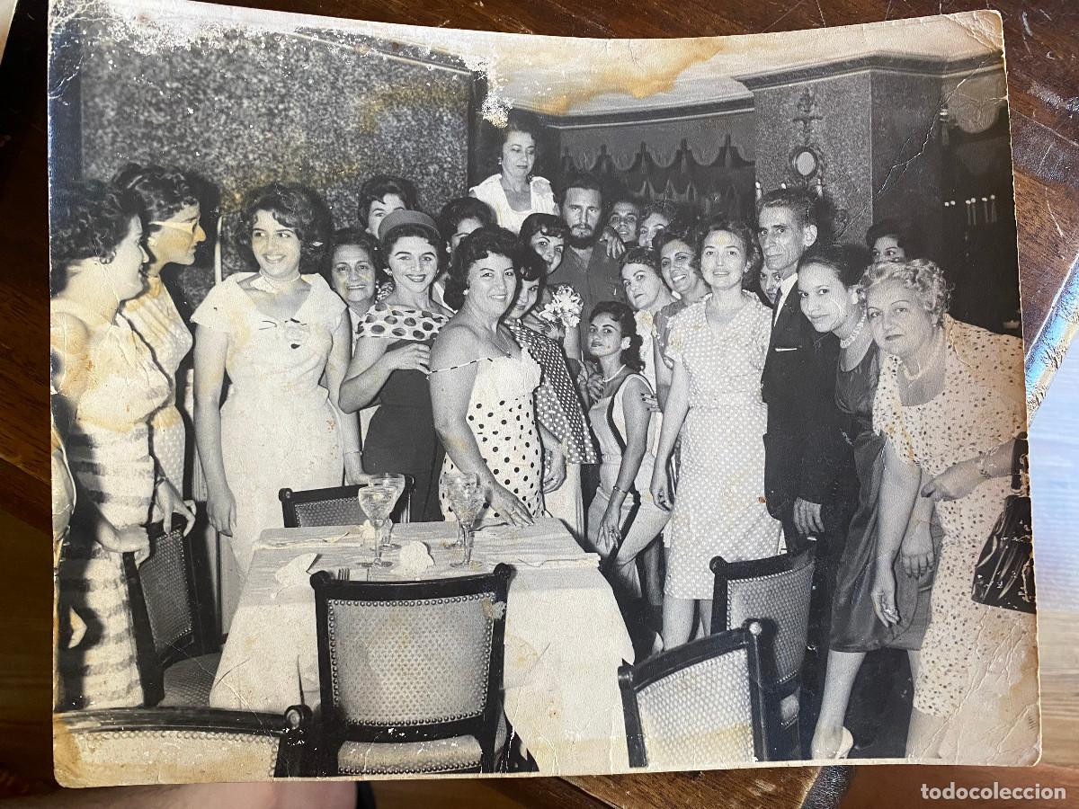 Fotograf&iacute;a antigua: Cuba. Fidel Castro en uno de los salones del Capri. La Habana.