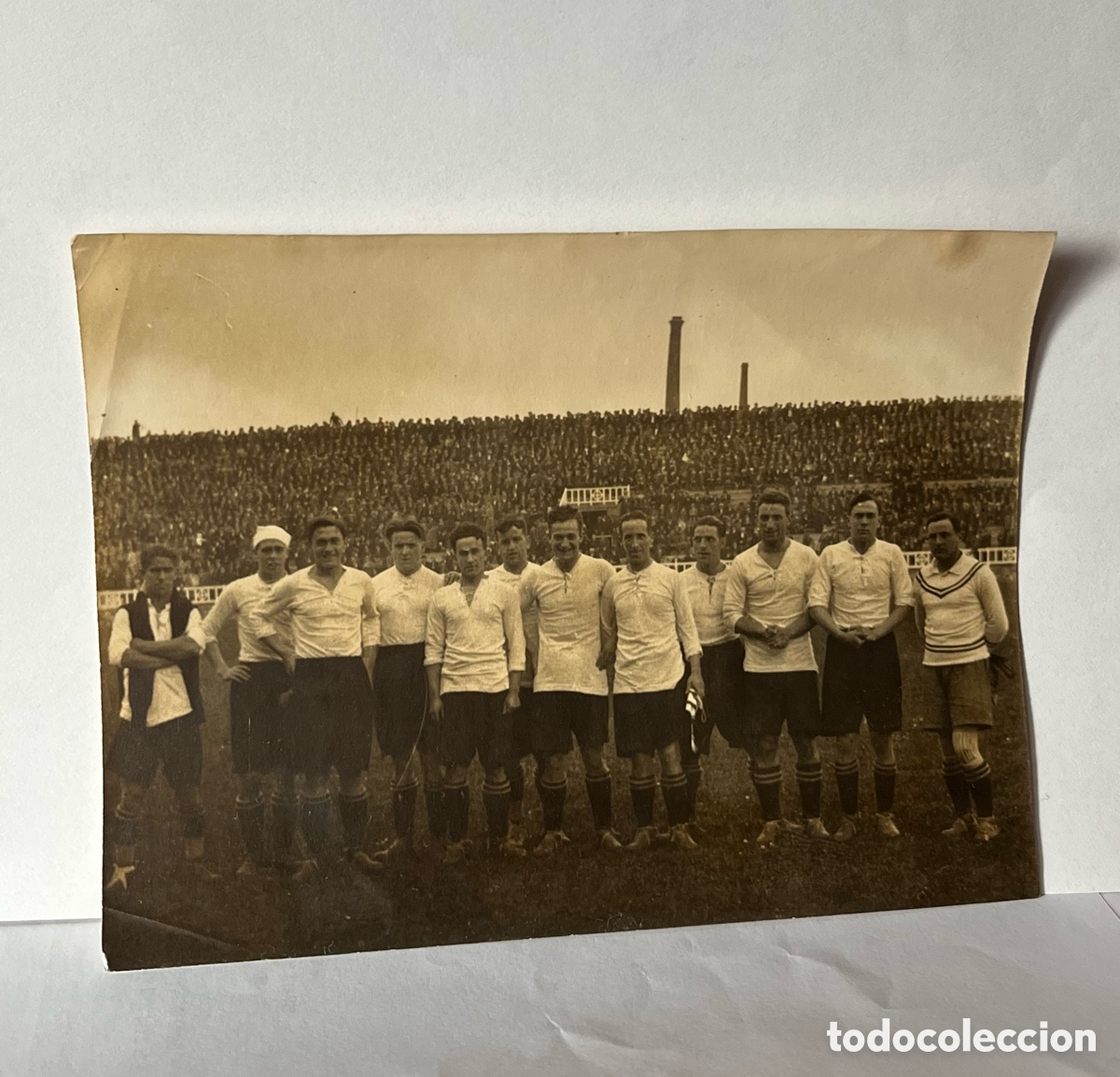 Fotograf&iacute;a antigua: Fotograf&iacute;a - Equipo del F&uacute;tbol Club Barcelona en el Camp de les Corts