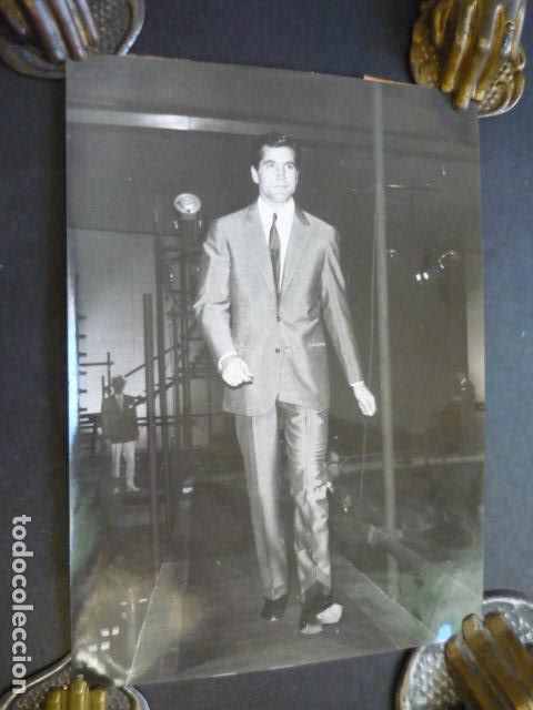 Fotografia antiga: BARCELONA DESFILE DE MODELOS I CERTAMEN MODA MASCULINA ANTIGUA FOTOGRAFIA ORIGINAL 18 X 13 CM