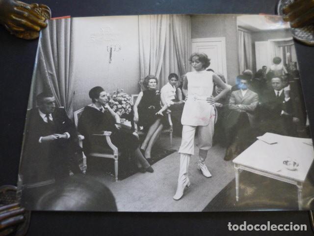 Alte Fotografie: MADRID DESFILE DE MODELOS SCDAD ESP DIFUSION PRET A PORTER ANTIGUA FOTOGRAFIA ORIGINAL 18 X 24 CM