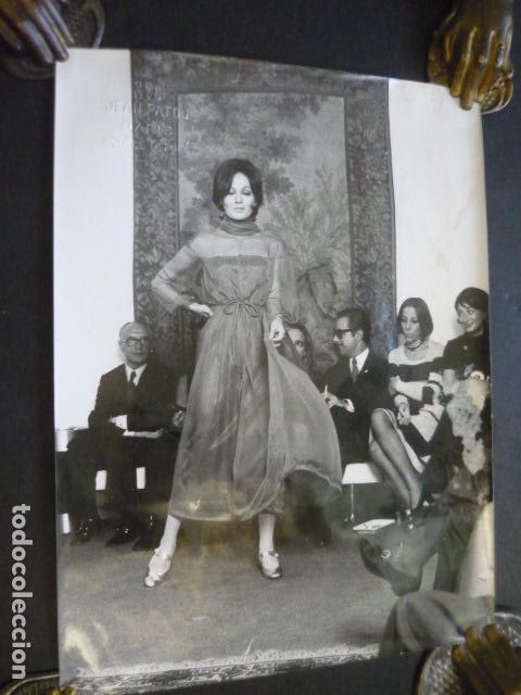 Alte Fotografie: MADRID DESFILE DE MODELOS SCDAD ESP DIFUSION PRET A PORTER ANTIGUA FOTOGRAFIA ORIGINAL 18 X 24 CM
