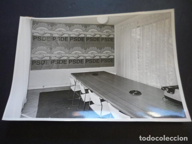 Alte Fotografie: MADRID SEDE DEL PARTIDO PSDE PARTIDO SOCIALISTA TRANSICION ANTIGUA FOTOGRAFIA ORIGINAL 18 X 24 CM
