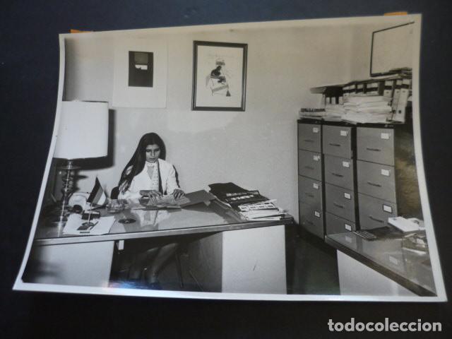Alte Fotografie: MADRID SEDE PARTIDO DEMOCRATA POPULAR PDP TRANSICION ANTIGUA FOTOGRAFIA ORIGINAL 18 X 24 CM