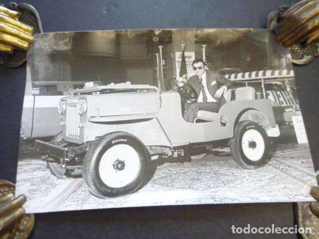 Alte Fotografie: BARCELONA XXXV FERIA MUESTRAS AUTOMOVIL JEEP DE VIASA ANTIGUA FOTOGRAFIA ORIGINAL 18 X 13 CM
