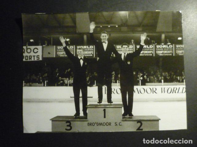 Fotograf&iacute;a antigua: ALAIN CALMAT CAMPEON MUNDIAL PATINAJE ARTISTICO ANTIGUA FOTOGRAFIA ORIGINAL 18 X 24 CM