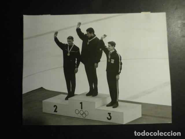Fotograf&iacute;a antigua: ALAIN CALMAT CAMPEON MUNDIAL PATINAJE ARTISTICO ANTIGUA FOTOGRAFIA ORIGINAL 18 X 24 CM