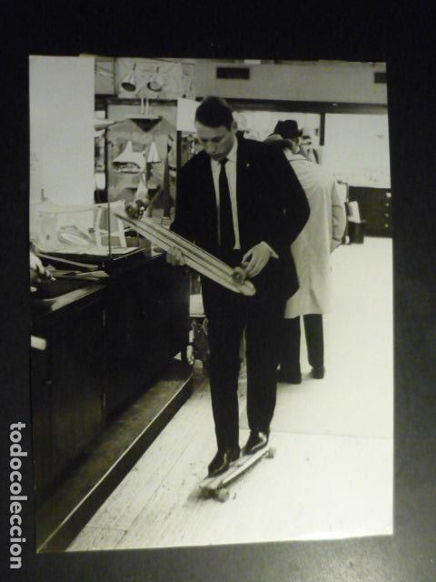 Fotograf&iacute;a antigua: ALAIN CALMAT CAMPEON MUNDIAL PATINAJE ARTISTICO ANTIGUA FOTOGRAFIA ORIGINAL 18 X 24 CM