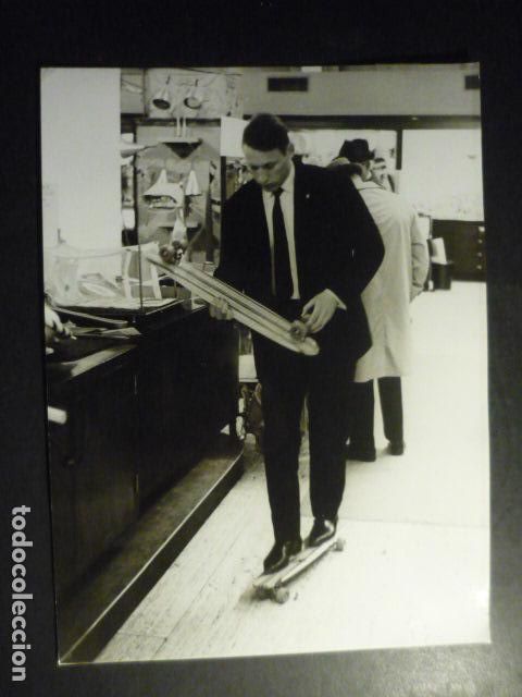 Fotografia antiga: ALAIN CALMAT CAMPEON MUNDIAL PATINAJE ARTISTICO ANTIGUA FOTOGRAFIA ORIGINAL 18 X 24 CM