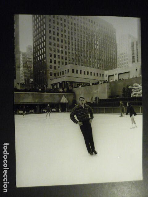 Fotograf&iacute;a antigua: ALAIN CALMAT CAMPEON MUNDIAL PATINAJE ARTISTICO ANTIGUA FOTOGRAFIA ORIGINAL 18 X 24 CM