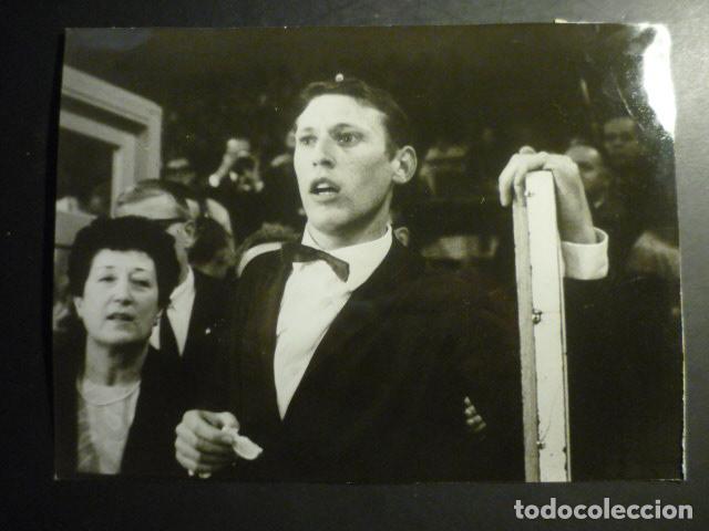 Fotograf&iacute;a antigua: ALAIN CALMAT CAMPEON MUNDIAL PATINAJE ARTISTICO ANTIGUA FOTOGRAFIA ORIGINAL 18 X 24 CM