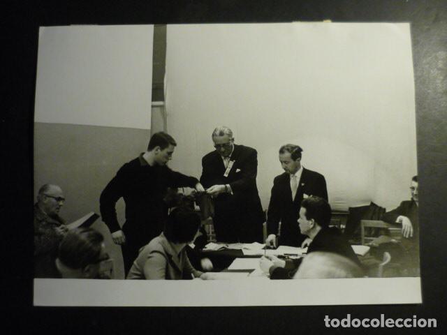 Fotograf&iacute;a antigua: ALAIN CALMAT CAMPEON MUNDIAL PATINAJE ARTISTICO ANTIGUA FOTOGRAFIA ORIGINAL 18 X 24 CM