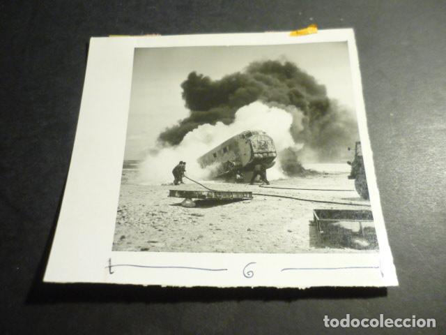 Fotograf&iacute;a antigua: MADRID AEROPUERTO DE BARAJAS EXTINCION INCENDIO AVION JUNKER 52 CANTIGUA FOTOGRAFIA 12 X 11,5 CM