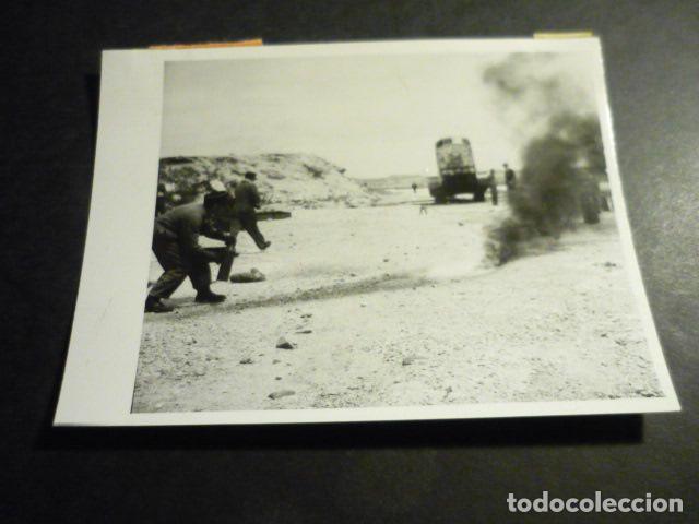 Alte Fotografie: MADRID AEROPUERTO DE BARAJAS EXTINCION INCENDIO AVION JUNKER 52 ANTIGUA FOTOGRAFIA 12 X 8,5 CM