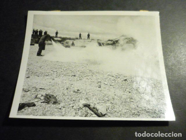 Alte Fotografie: MADRID AEROPUERTO DE BARAJAS EXTINCION INCENDIO AVION JUNKER 52 ANTIGUA FOTOGRAFIA 12 X 8,5 CM