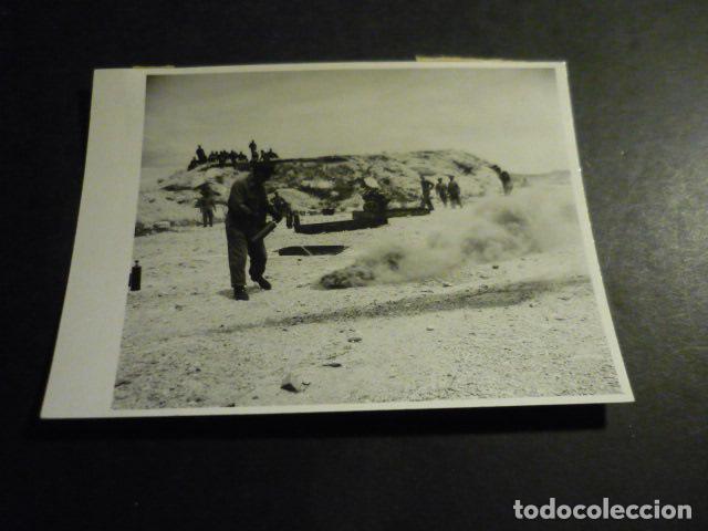 Fotograf&iacute;a antigua: MADRID AEROPUERTO DE BARAJAS EXTINCION INCENDIO AVION JUNKER 52 ANTIGUA FOTOGRAFIA 12 X 8,5 CM