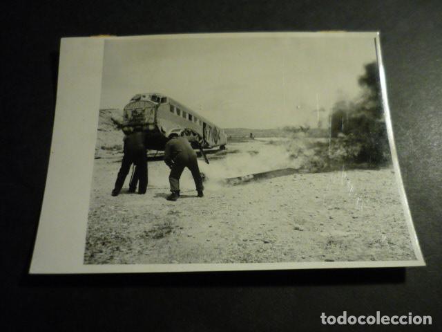 Alte Fotografie: MADRID AEROPUERTO DE BARAJAS EXTINCION INCENDIO AVION JUNKER 52 ANTIGUA FOTOGRAFIA 12 X 8,5 CM