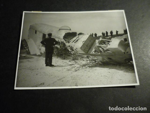 Alte Fotografie: MADRID AEROPUERTO DE BARAJAS EXTINCION INCENDIO AVION JUNKER 52 ANTIGUA FOTOGRAFIA 12 X 8,5 CM