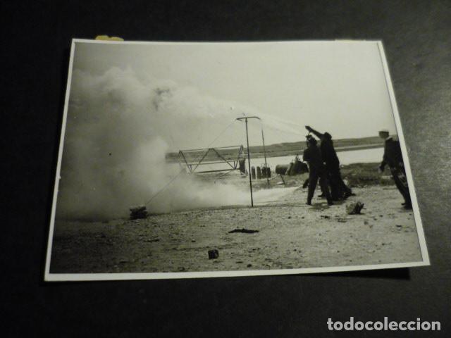 Alte Fotografie: MADRID AEROPUERTO DE BARAJAS EXTINCION INCENDIO AVION JUNKER 52 ANTIGUA FOTOGRAFIA 12 X 8,5 CM