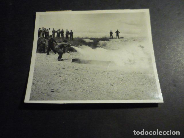 Fotograf&iacute;a antigua: MADRID AEROPUERTO DE BARAJAS EXTINCION INCENDIO AVION JUNKER 52 ANTIGUA FOTOGRAFIA 12 X 8,5 CM