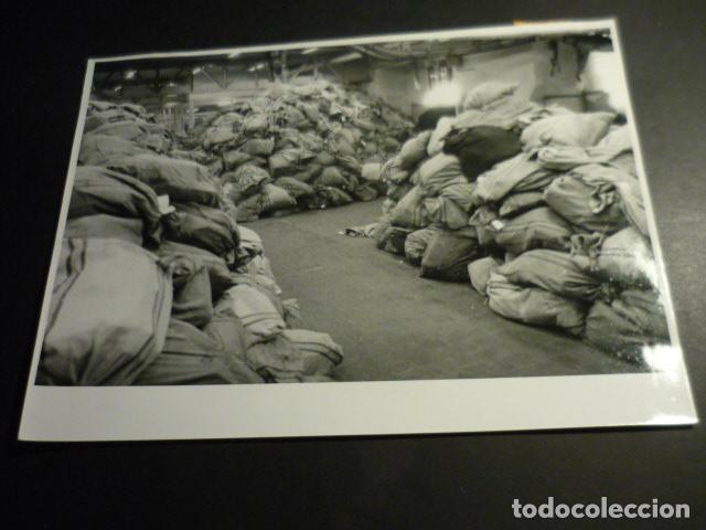 Alte Fotografie: MADRID HUELGA DE CORREOS TRANSICION ANTIGUA FOTOGRAFIA ORIGINAL 18 X 24 CM