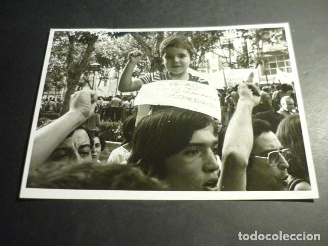 Antique Photography: VALLECAS MADRID MANIFESTACION CIERRE EMPRESAS TRANSICION ANTIGUA FOTOGRAFIA ORIGINAL 18 X 13 CM