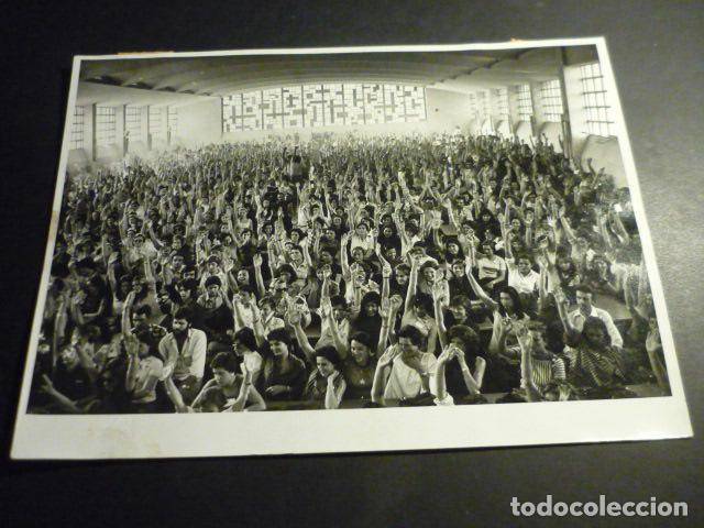 Alte Fotografie: MADRID HUELGA MUJERES EL CORTE INGLES INDUYCO DELICIAS TRANSICION ANTIGUA FOTOGRAFIA 18 X 24 CM
