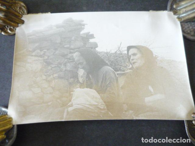 Antique Photography: CERVERA DE BUITRAGO MADRID MUJERES CON SEIS DEDOS ANTIGUA FOTOGRAFIA ORIGINAL 13 X 18 CM