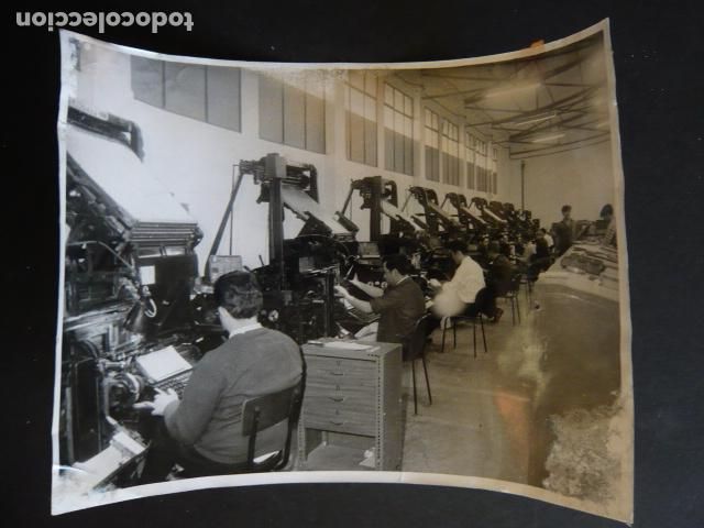 Fotograf&iacute;a antigua: SEVILLA TALLERES TIPOGRAFIA PERIODICO EL CORREO DE ANDALUCIA ANTIGUA FOTOGRAFIA ORIGINAL 18 X 24 CM
