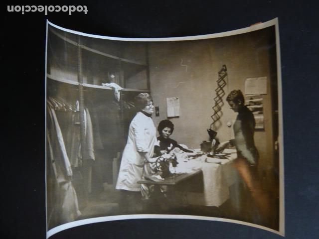 Alte Fotografie: MADRID SASTRERIA TELEVISION ESPA&Ntilde;OLA ANTIGUA FOTOGRAFIA ORIGINAL 18 X 24 CM