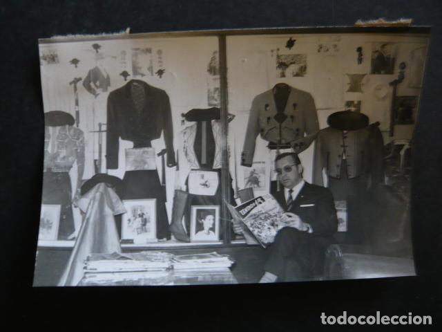 Fotograf&iacute;a antigua: SEVILLA MUSEO TAURINO DE MANUEL DE CELIS ANTIGUA FOTOGRAFIA ORIGINAL 9 X 13 CM
