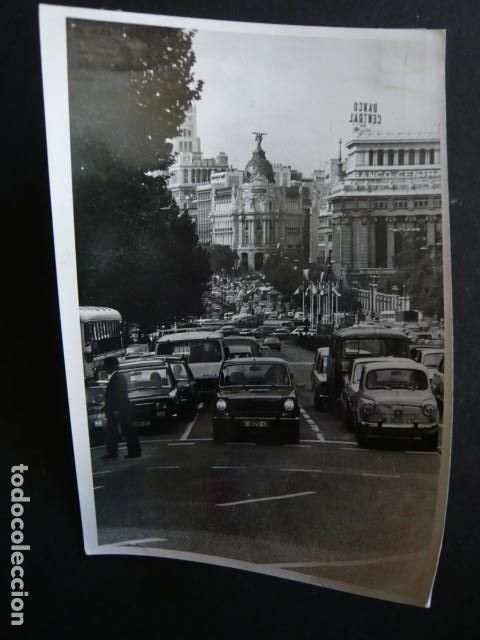 Fotograf&iacute;a antigua: MADRID TRAFICO URBANO CALLE DE ALCALA ANTIGUA FOTOGRAFIA ORIGINAL 18 X 13 CM