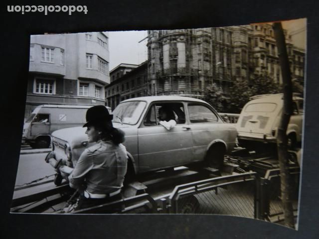 Fotografia antiga: MADRID GRUA POLICIA LOCAL AUTOMOVIL ANTIGUA FOTOGRAFIA ORIGINAL 18 X 13 CM